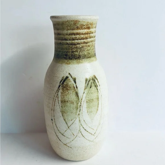 Vintage Signed Boho pottery.Neutral pottery in cream with green design.